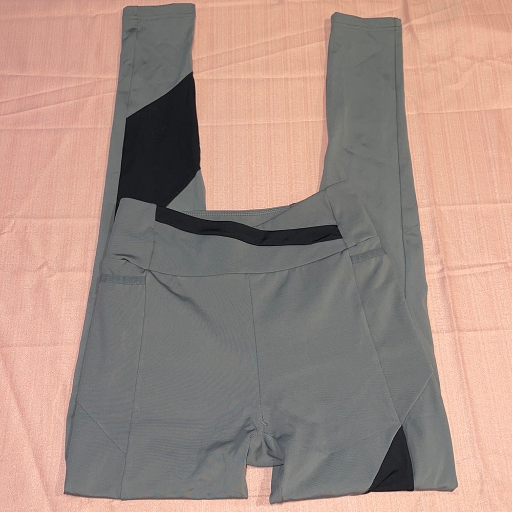 GYMSHARK black and gray workout leggings